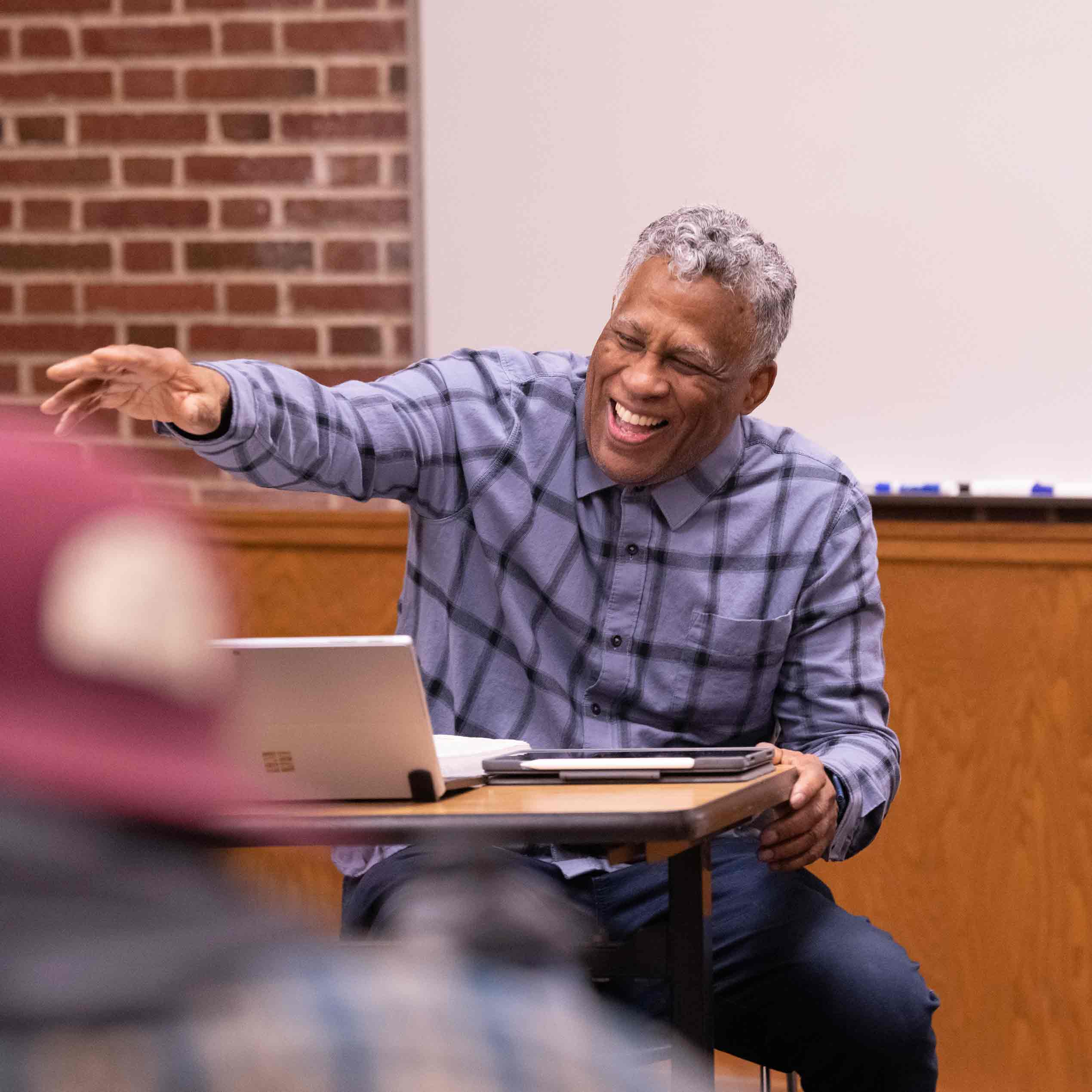Robin Bell teaching a class.